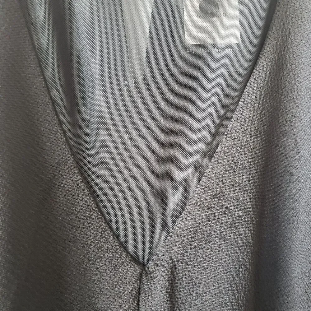 Elegant Black Sleeveless Dress - Picture 5 of 7